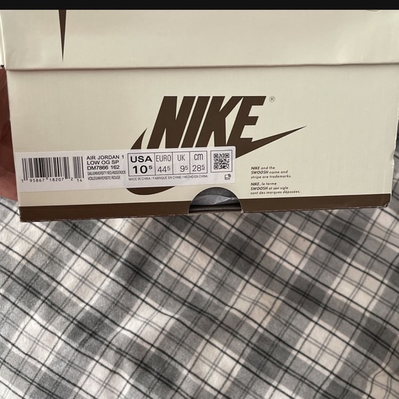 Travis Scott x Air Jordan 1 Low OG “Reverse Mocha” main image 4